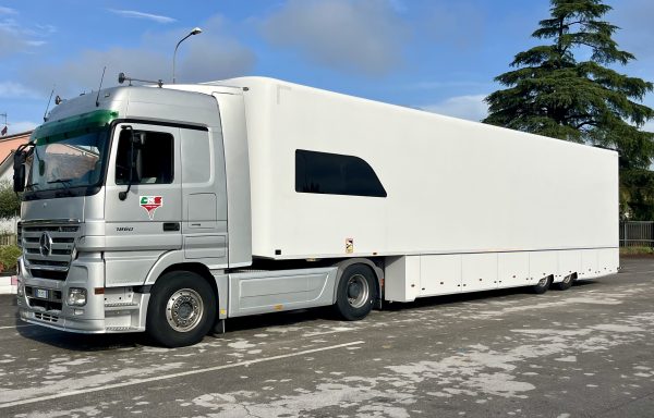 Semirimorchio AstaCar Z1 anno 2021 4 Auto con zona living + Tenda